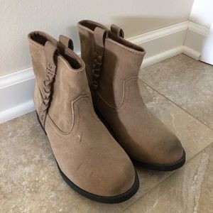 Women’s ankle booties
